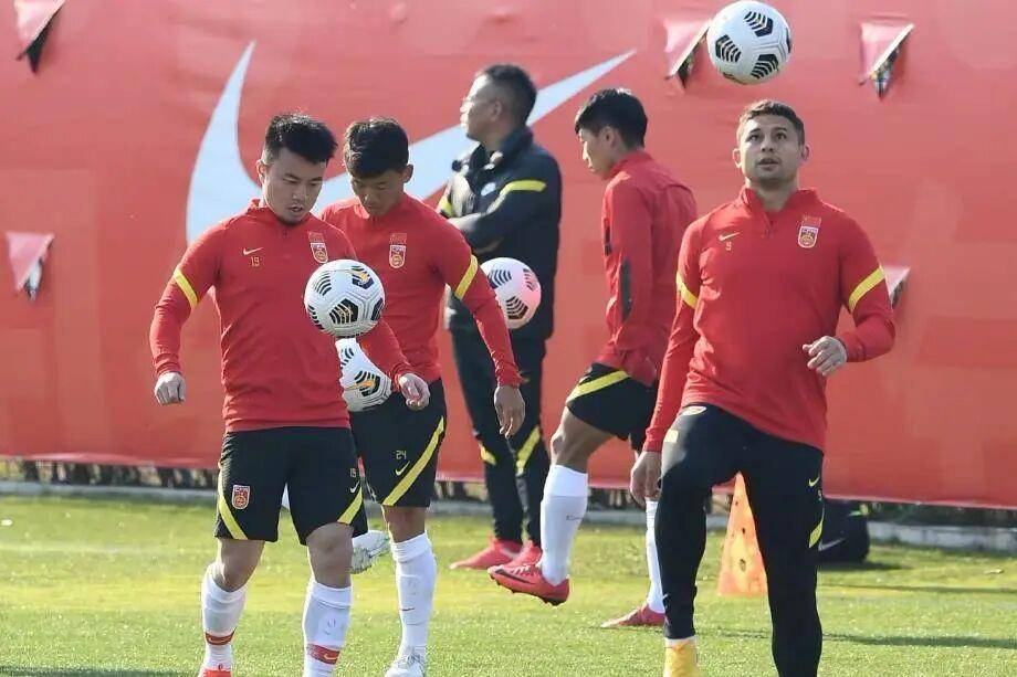 赛前AC米兰门线救险——足总杯节点到来,球迷炸锅,资深球员宣示担当 赛前AC米兰门线救险——足总杯节点到来,球迷炸锅,资深球员宣示担当