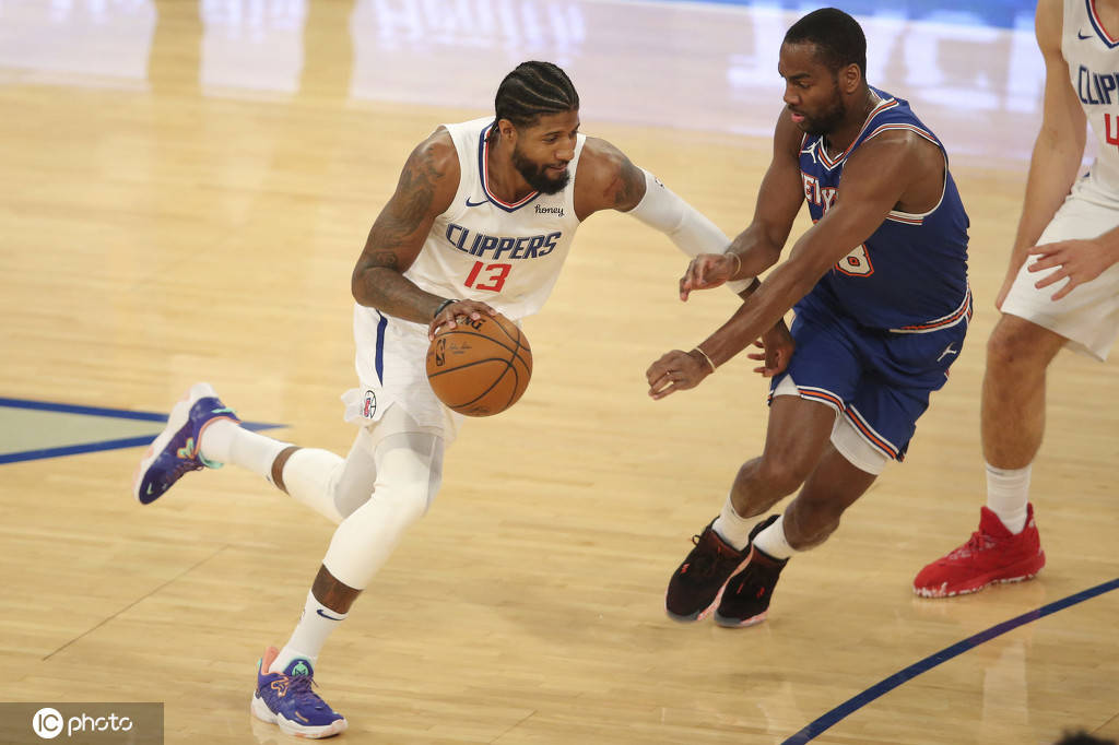 九游娱乐官网-塞维利亚训练开放日；集结日手感冰凉引欢呼；德甲在即；轮换策略成焦点