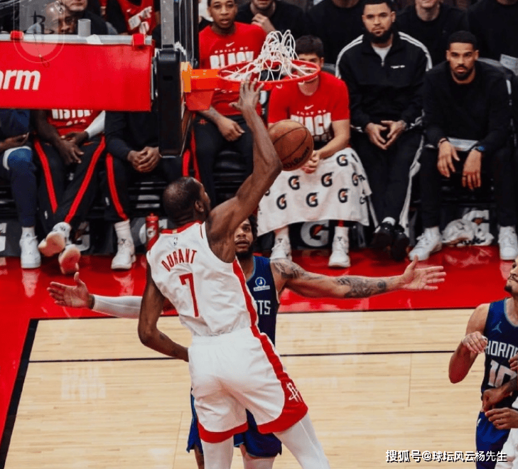 九游娱乐平台-包含转折点！夏洛特黄蜂内部沟通，NBA总决赛赛后攻防权衡，管理层满意，细节决定成败的词条